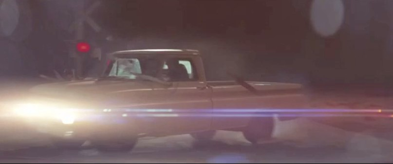 Illustration for article titled 61 Super 8 screengrabs unlock the clues in J.J. Abrams' new trailer